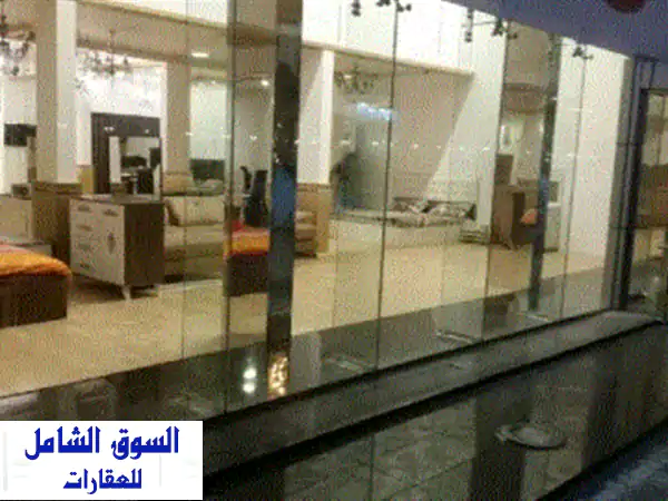 معرض تجاري فاخر للإيجار بسند - شارع الاستقلال |...