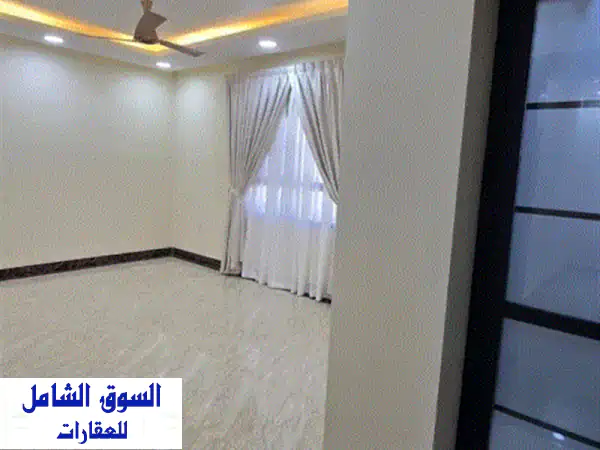 شقة أحلامك للإيجار في سند! | غرفتين، حمامين، شامل الكهرباء، نصف مفروشة | فقط 260 د.ب!