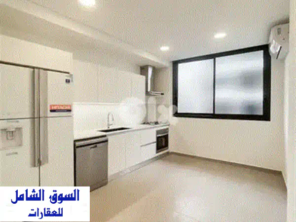 شقة دوبلكس فاخرة للإيجار في الأشرفية، بيروت - 3 غرف ماستر ومواقف خاصة | 280م² بسعر $2,500