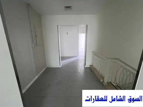 فرصة استثمارية ذهبية: فيلا تجارية للإيجار في الجرف...