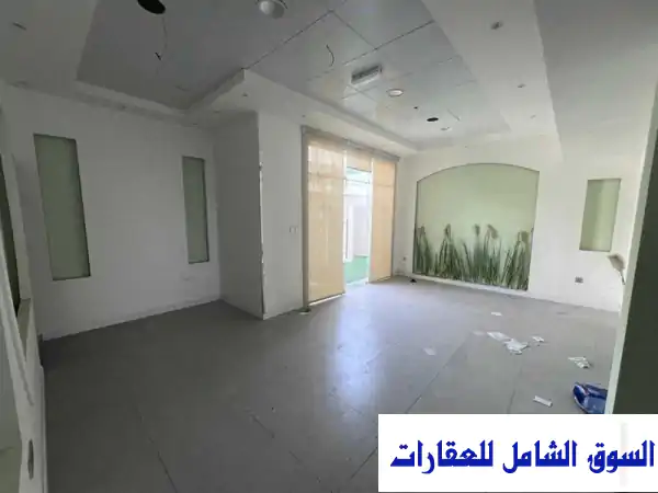 فرصة استثمارية ذهبية: فيلا تجارية للإيجار في الجرف 2 عجمان - موقع استراتيجي ومساحات ضخمة!