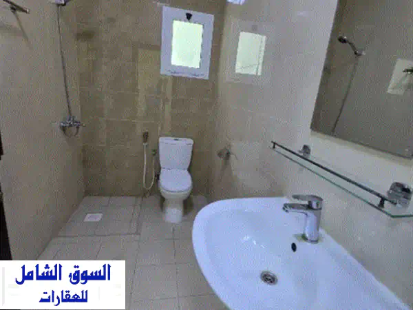 شقة للإيجار شامل الكهرباء في جد علي. تتكون الشقة من 2 غرف نوم، 2 حمامات، صالة، مطبخ، مصعد كهربائي. ...