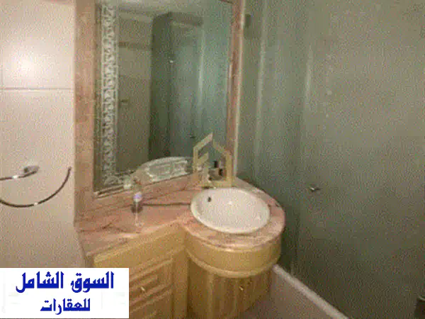 شقة فاخرة ومفروشة 300م² للبيع في مار الياس، بيروت - موقع استثنائي