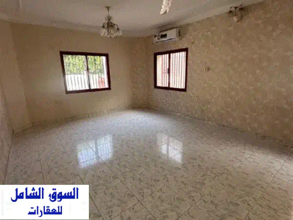 للإيجار فيلا في الرفاع الحجيات، طابقين، تتكون من 4 غرف نوم، 4 حمامات، 1 صالة، 1 مجلس، 1 غرفة خادمة، ...