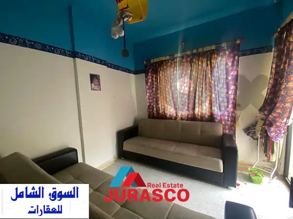 شقة أحلامك في بلاط جبيل: إطلالة بحرية بانورامية، مفروشة بالكامل، طابق أخير 135م² بسعر مغرٍ!