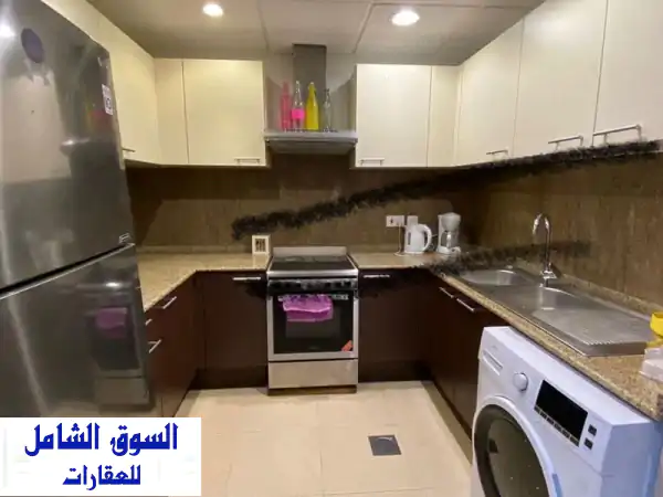 شقة راقية للإيجار في أمواج | إطلالة بحرية خلابة | مفروشة بالكامل | 300 دينار شامل