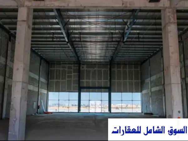 فرصة استثمارية ذهبية: معرض تجاري ضخم للإيجار ببوليفارد الزاهية عجمان | 7500 قدم | كهرباء 115KW