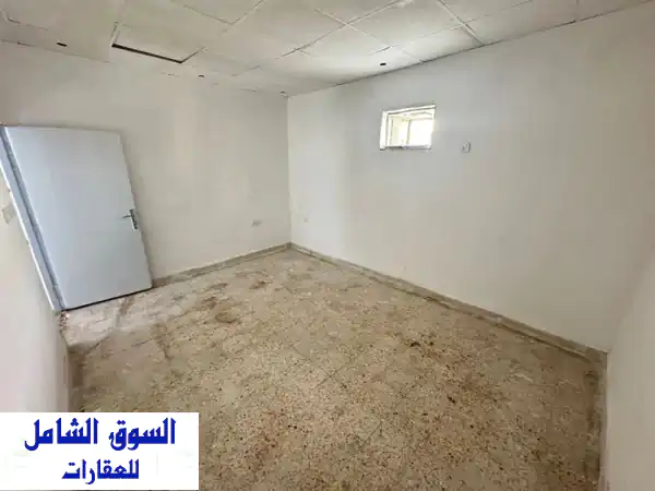 بيت عربي للإيجار السنوي في منطقة البستان في عجمان، يتميز بموقع حيوي قريب من موقف الباص الرئيسي ...
