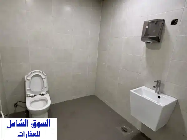 فرصة استثمارية فريدة: إيجار مبنى عيادات طبية...