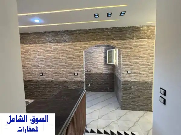 فرصة استثنائية: دوبلكس فاخر للبيع بقرية بدر الساحل الشمالي | 5 غرف، روف خاص، حديقة | تقسيط متاح