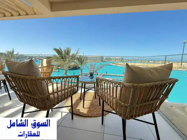 شاليه بإطلالة خلابة على المارينا مباشرة ، للإيجار...