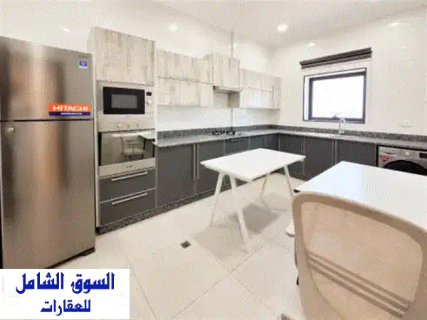 شقة أحلامك في الزنج: مفروشة بالكامل، غرفتا نوم، شاملة EWA بـ 400 د.ب فقط!