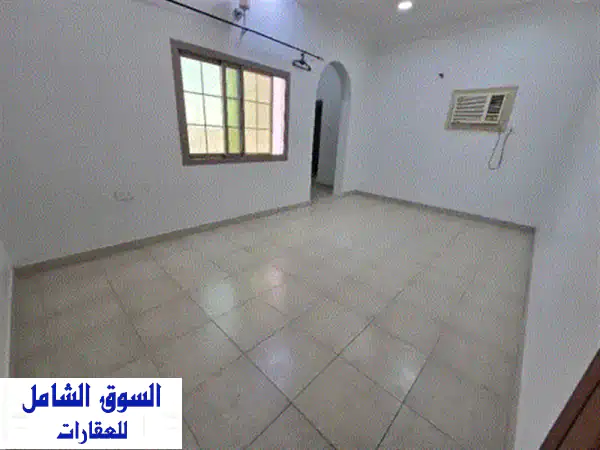 شقة للإيجار شامل الكهرباء مع المكيفات في باربار....