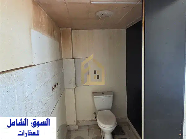 Shop for rent in Achrafieh EA351 محل تجاري للإيجار  في الأشرفية  Commercials For Rent  116978347