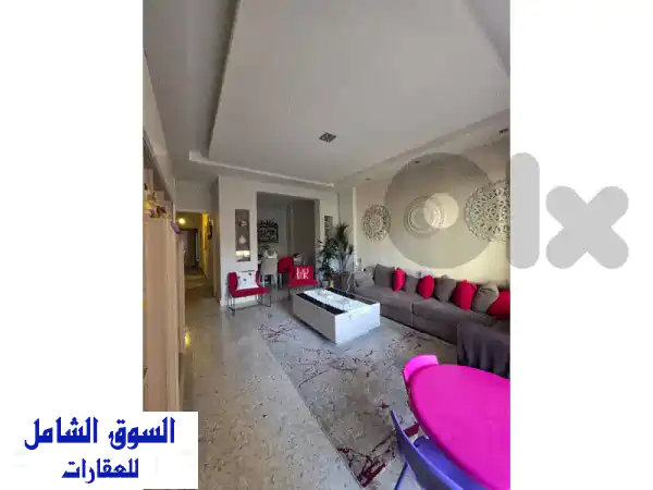 شقة للبيع في عين الرمانة: فسيحة، مجددة بالكامل،...