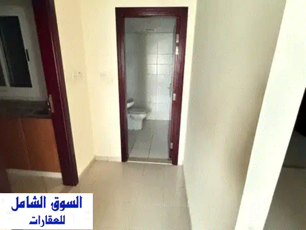 مكتب للإيجار السنوي بالمجاز 2 القصباء | الشارقة: فرصة عملك المثالية!