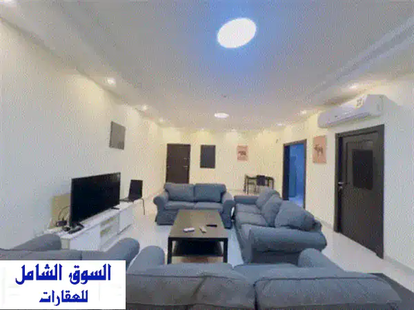 شقة واسعة ومحافظة عليها جيدا ومفروشة بالكامل من...