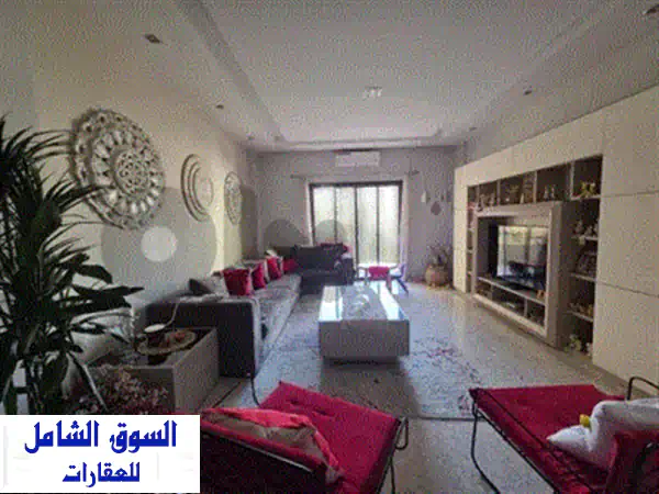 شقة للبيع في عين الرمانة: فسيحة، مجددة بالكامل، وجاهزة للسكن الفوري!