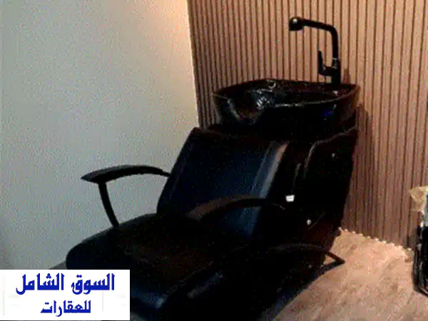 صالون حلاقة رجالي شبه جديد، للبيع بسبب عدم التفرغ.