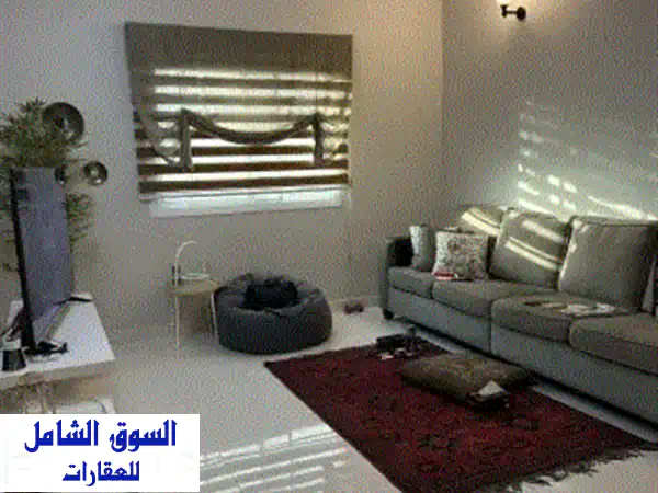 شقة للبيع في سند. العمارة مكونة من 4 طوابق، كل شقة دورين. قريبة من الجامعة التطبيقية وجامعة ...