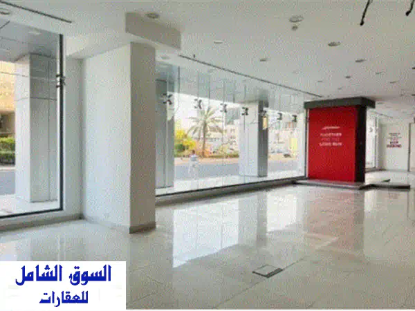 مساحة عرض تجارية 275 متر مربع للإيجار في برج ebc،...
