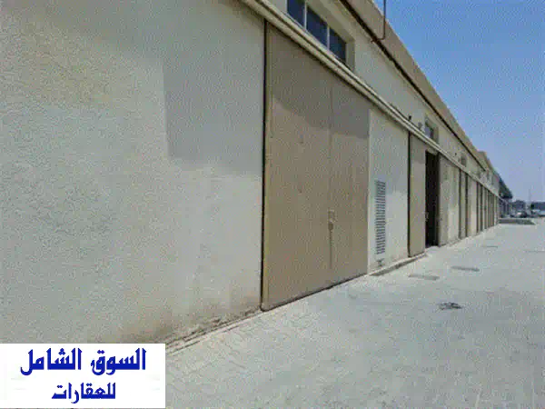 فرصة استثمارية ذهبية: مجمع شبرات ومحلات وشقق بدخل 2.2 مليون درهم في الجرف الصناعية عجمان - تملك حر!