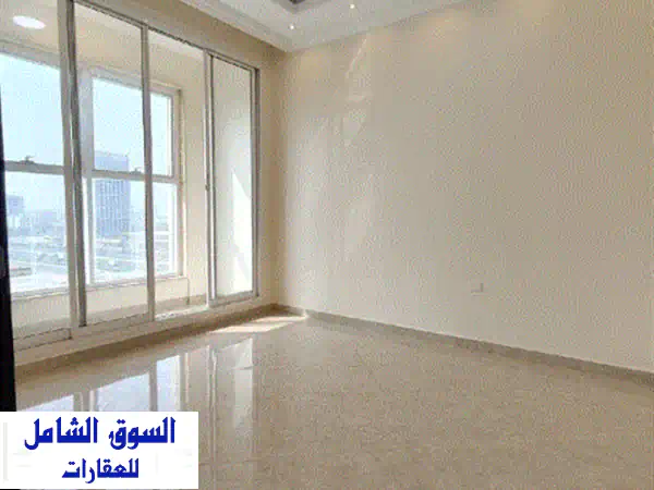 للإيجار في عجمان شقة ثلاث غرف وصالة مع غرفة ستور...
