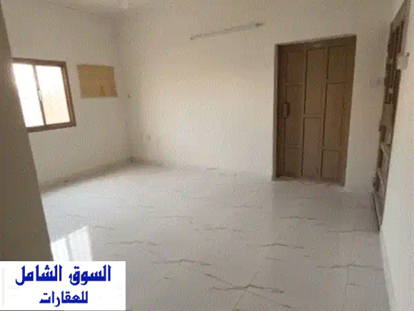 شقة للإيجار في الرفاع الشرقي، ابو كوارة، مع كهرباء تصل الى 30 دينار يدفعها المالك. منطقة سكنية مع ...