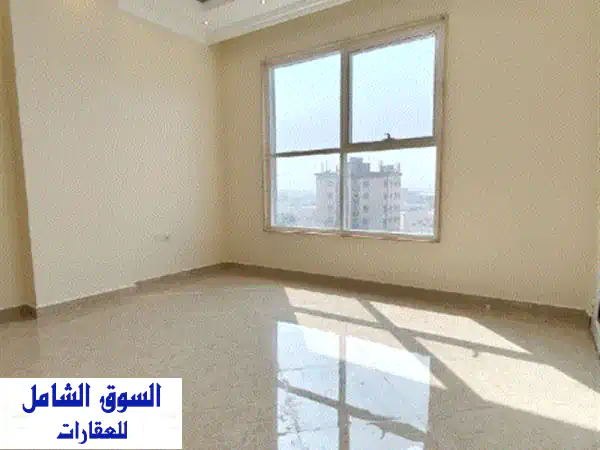 للإيجار في عجمان شقة ثلاث غرف وصالة مع غرفة ستور و3 حمامات، تشطيب راقي جدا وموقع متميز في الروضة 3. ...