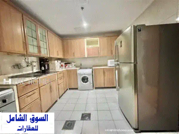 شقة مفروشة بالكامل مكونة من 3 غرف نوم مع اطلالة بحرية في المنقف، تحتوي على غرفتي نوم ماستر، مطبخ ...