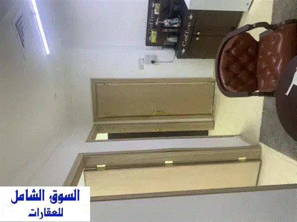 للإيجار مكتب تجاري في حولي  على دوار الكراد  يتكون من غرفتين + صالة + حمام  موقع حيوي ومناسب ...