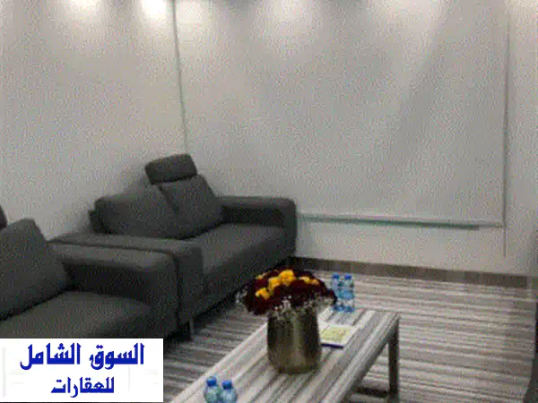 مكتب استثماري فاخر للبيع في المجاز 2 الشارقة | إطلالة ساحرة على واجهة المجاز المائية