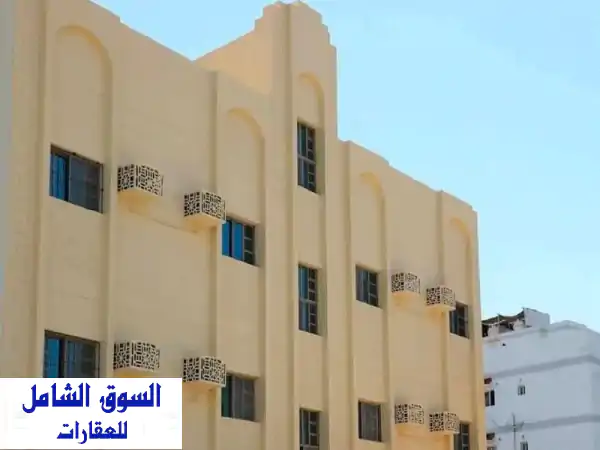 عمارة للبيع في قلالي مكونة من ست شقق واستوديو. كل...