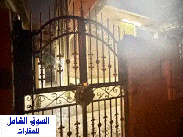 بيت للبيع 214م، مدينة العبور  الحي الأول  محلية 12، بالقرب من مول كريتيف وميدان الروضة  عبارة عن ...