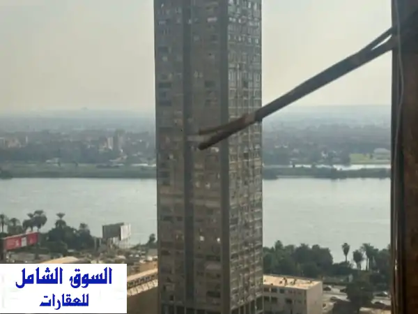 شقة أحلامك للبيع بكورنيش المعادي: إطلالة نيلية...