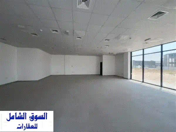 فرصة لا تعوض: شو روم ضخم للإيجار بالصناعية 18 - 2700...