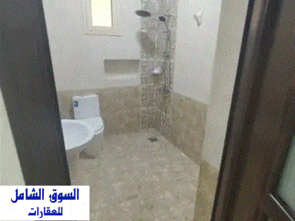 للإيجار شقة في قلالي: غرفة نوم، صالة، مطبخ، حمام، طابق ثاني، شامل الكهرباء والماء والتكييف، 160 ...