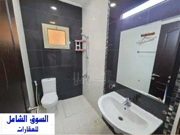 للإيجار شقة في منطقة قلالي. أولاً، تفاصيل الشقة: 2 غرفتين ماستر، غرفة خادمة، غرفة غسيل، صالة واسعة ...