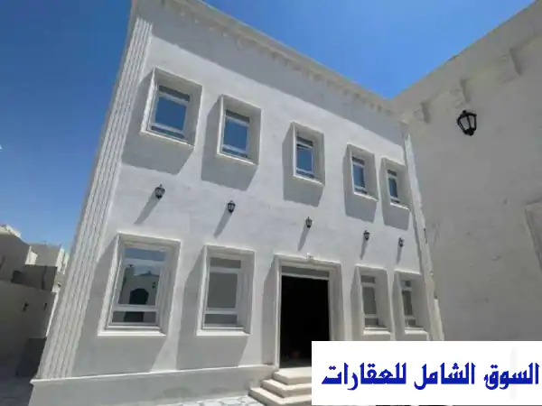 فيلا فاخرة للبيع في معيذر الريان: 460م²، 7 غرف...