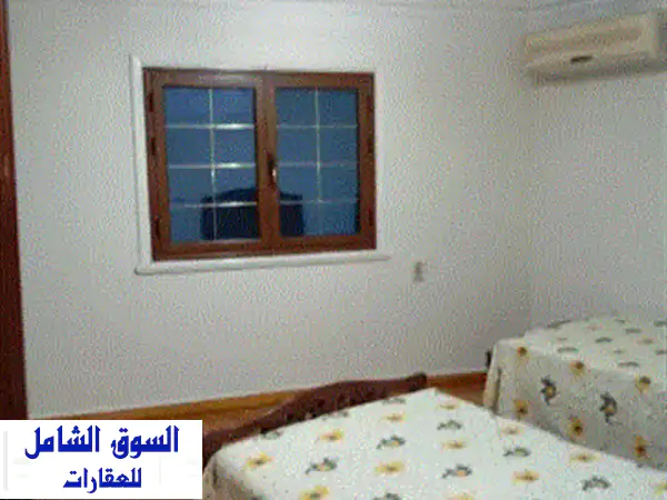 شقة 180م للإيجار مفروشة سنوي 3 غ 3 حمام + 2r ق تشطيب سوبر لوكس جميع العدادات ك م غ على ناصية الشقة ...