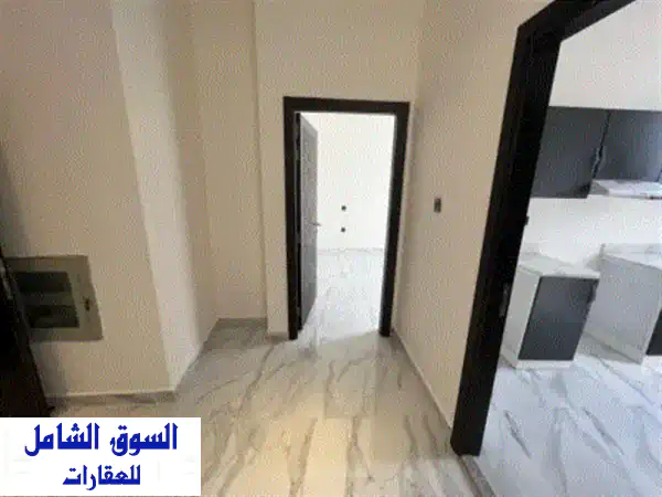 شقة للايجار في الجرف عجمان: غرفتي نوم وصالة | مساحة مرنة للسكن أو التجارة | موقع استراتيجي بقرب شارع الشيخ محمد بن زايد