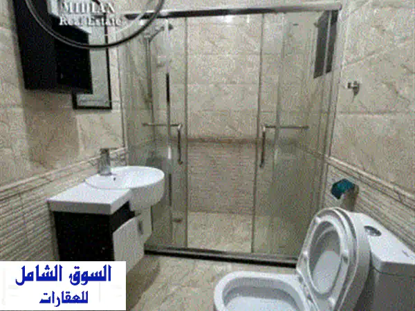 رقم الاعلان 7111 شقة مفروشة للإيجار أم السماق مساحة 130م طابق ثالث تشطيبات وفرش سوبر ديلوكس بسعر ...