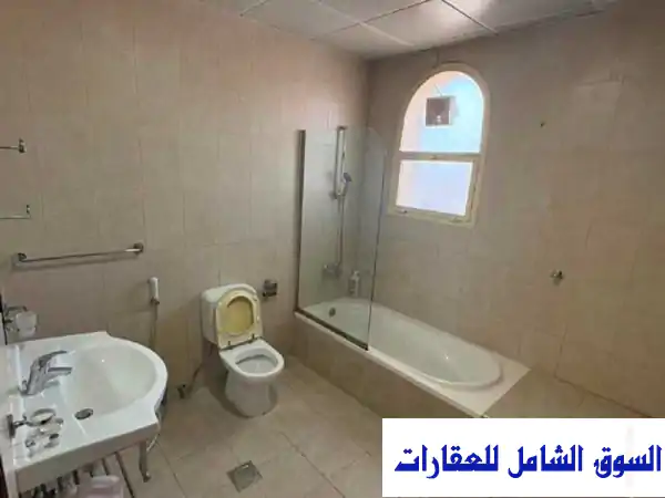 فيلا دوبلكس في مدينة العين منطقة الخبيصي للإيجار
