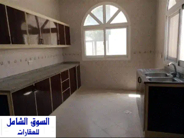 للبيع فيلا سكني تجاري على شارع ترابي في منطقة...