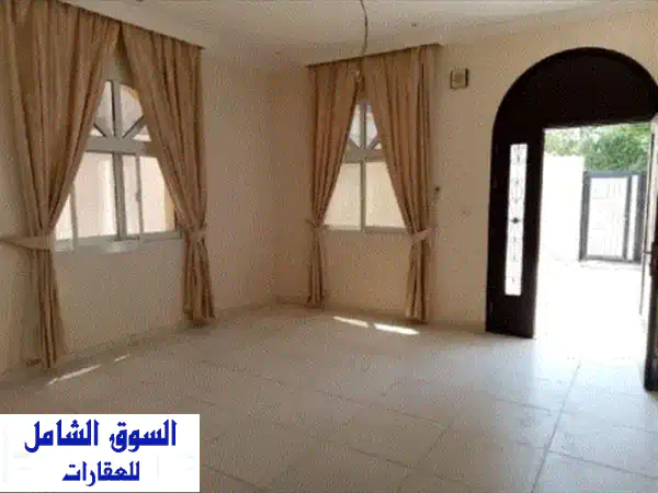 للبيع فيلا سكني تجاري على شارع ترابي في منطقة الراشدية 3 في عجمان المساحة الأرض بقدم 4025 قدم ...