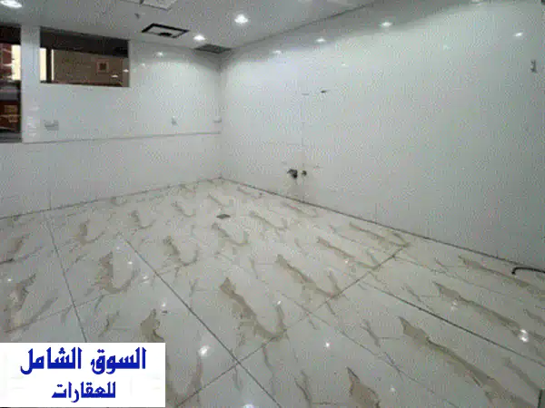 محل تجاري مع فترة سماح للإيجار في الشرق، موقع مميز جدا على الشارع الرئيسي، المساحة 116 متر مربع، ...