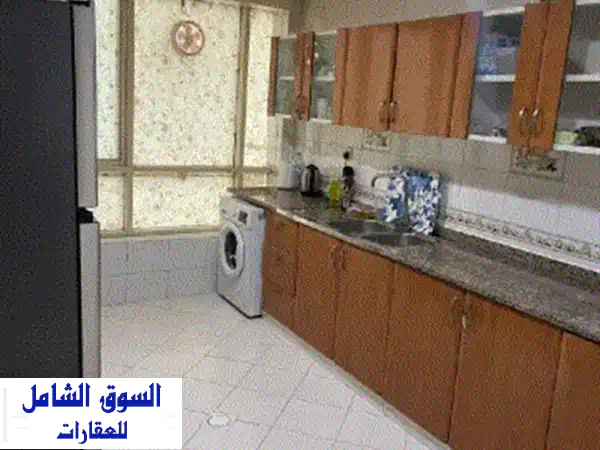 متاح من أول الشهر سرير في غرفة لشخصين، شباب عرب فقط، ومساحة الغرفة كبيرة جدا، والشقة خاصة في بناية ...