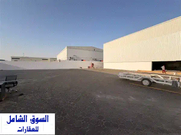 مصنع للإيجار في الصجعة  موقع مميز على شارع رئيسي...