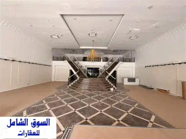 للإيجار معرض في الصناعية 4 على شارع عام مباشر،...