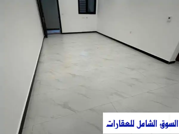 للإيجار شقة الرميثية سرداب يوجد حوشين داخل الشقة...